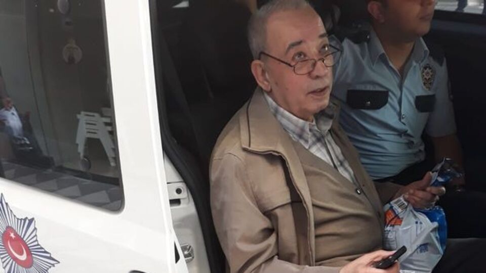 Bir tomar parayla sokağa fırladı! Polis fark etmese....