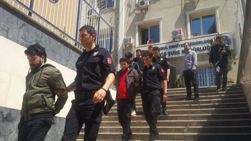 Korkunç! Koltuk altını kesip, kafasına sıktılar