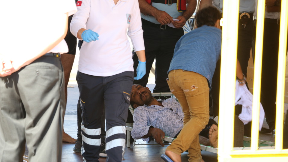 Galata Köprüsü'nde hareketli anlar! İş bulamayınca intihara kalkıştı