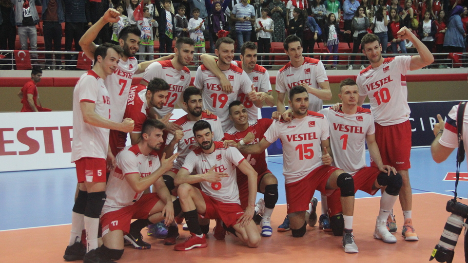 Milliler zirvedeki yerini korudu