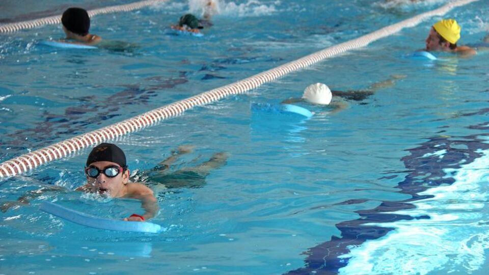 Havuza veya denize girmek orucu bozar mı?