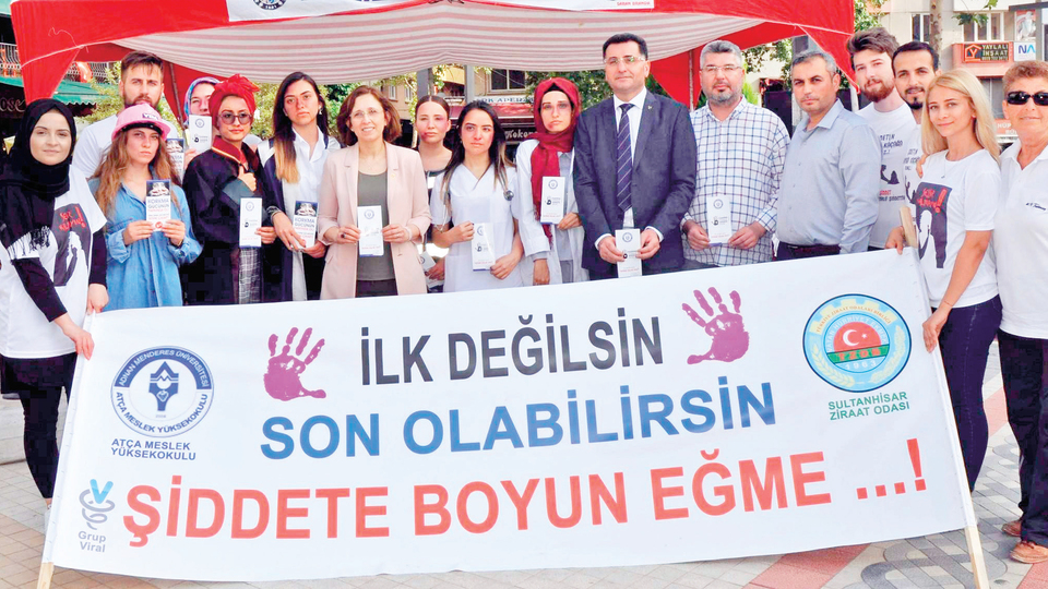 Makyaj yapıp 'kadına şiddete hayır' dediler