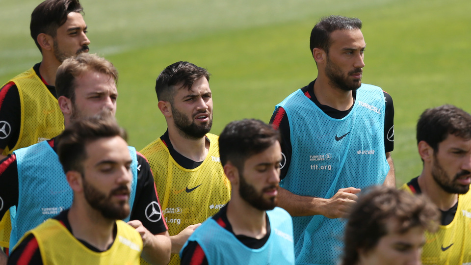 A Milli Futbol Takımı, İsviçre'ye gitti