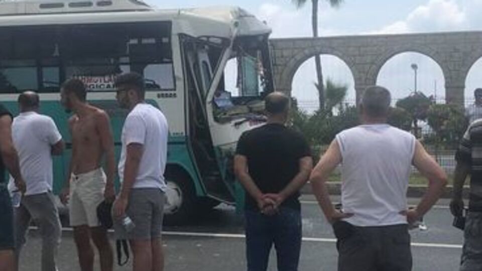 Alanya'da feci kaza! Çok sayıda yaralı var