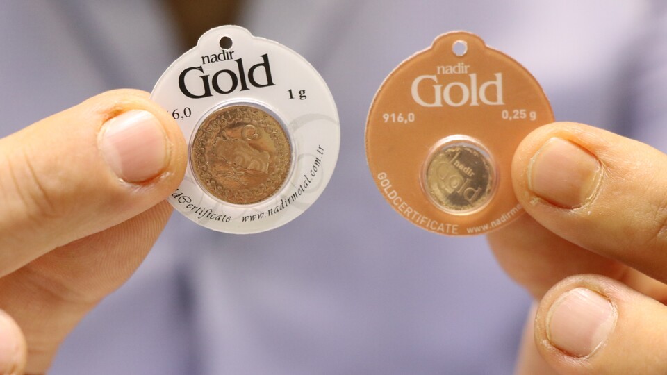 Gram altın, dolar kurunun etkisiyle düştü