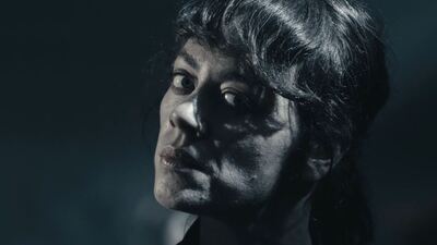 Deniz kızının katilinin peşinde!