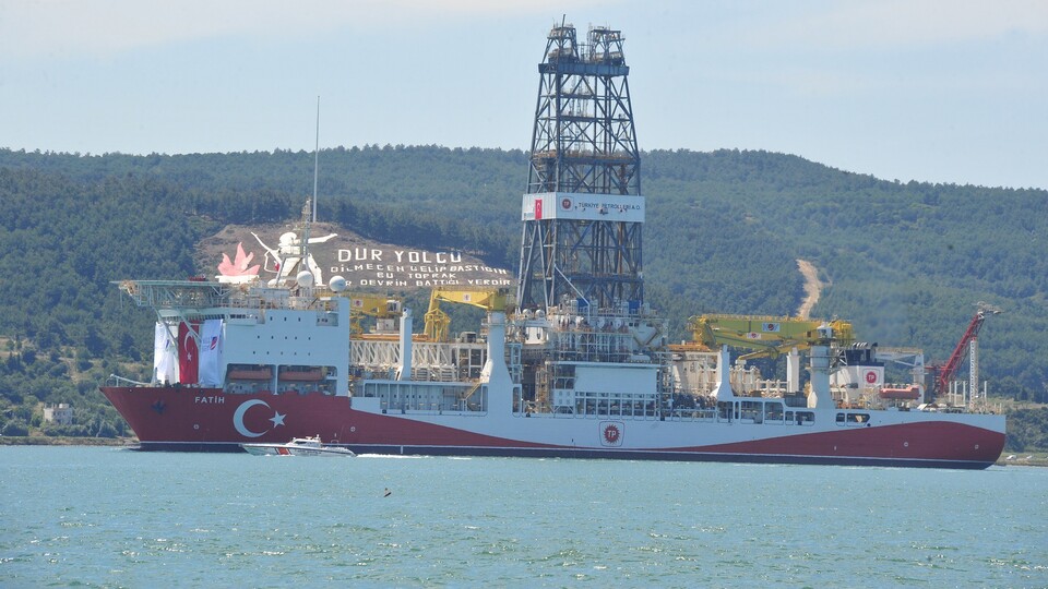 Türkiye'de ilk! Çanakkale Boğazı'ndan geçti