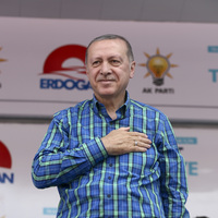 'Pensilvanya' yanıtı: Tutmuş kitaptan bir satır okuyor