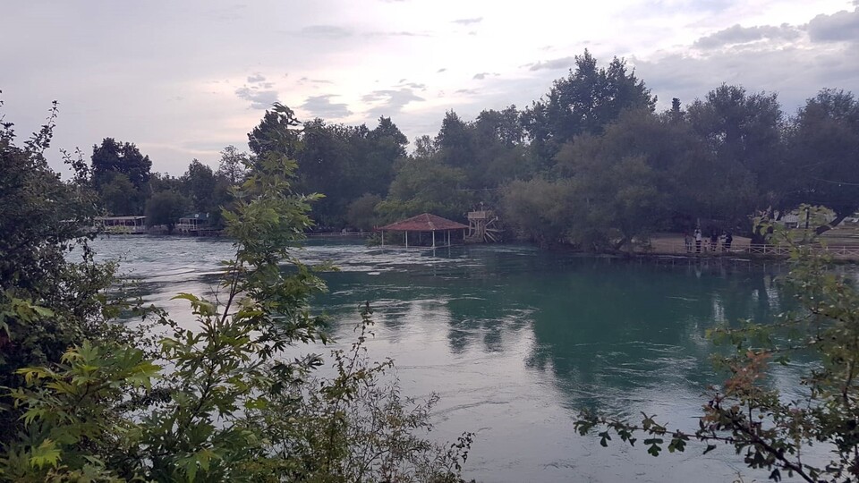Manavgat ırmağında akıntıya kapılan genç kayboldu