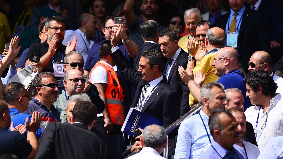 Ali Koç böyle karşılandı!