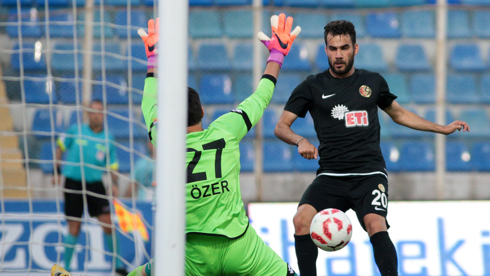 Es-Es, Hasan Ayaroğlu'nun sözleşmesini uzattı