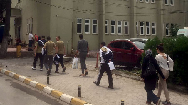 Denizli'de kışlada gıda zehirlenmesi şüphesi!