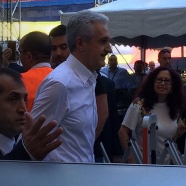 Kongrede olay: "Hain!"