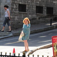 Sosyete büyük şok! Yalısından çıktı