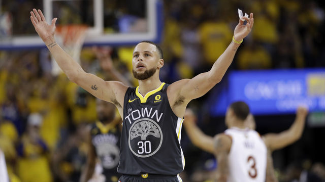 Curry rekor kırdı, Golden State Warriors kazandı!