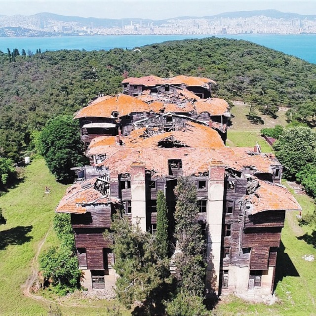 Rum Yetimhanesi restorasyonu bekliyor