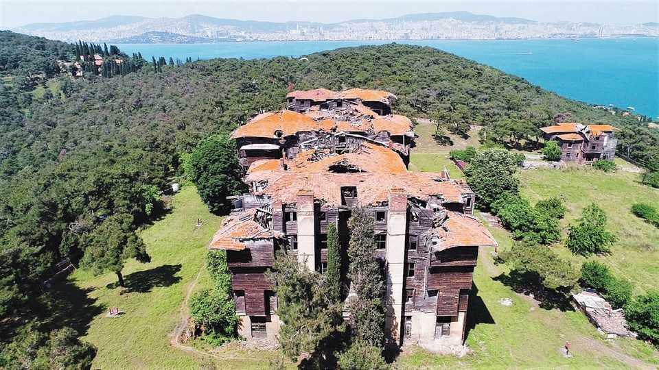 Rum Yetimhanesi restorasyonu bekliyor