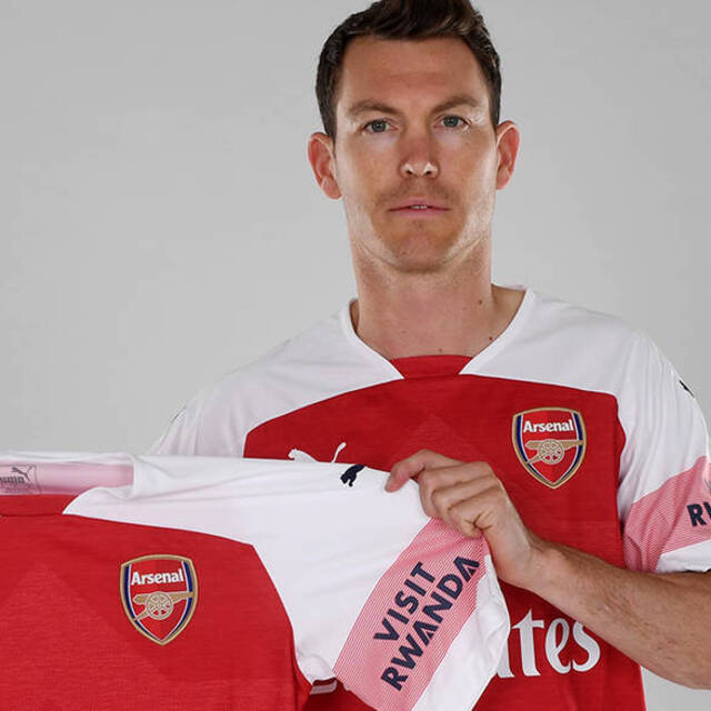 Lichtsteiner'i Arsenal kaptı!