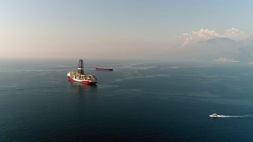 Türkiye'nin ilk aktif sondaj gemisi 'Fatih', Akdeniz'de
