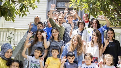 Aras Bulut İynemli otizmli çocukları ziyaret etti