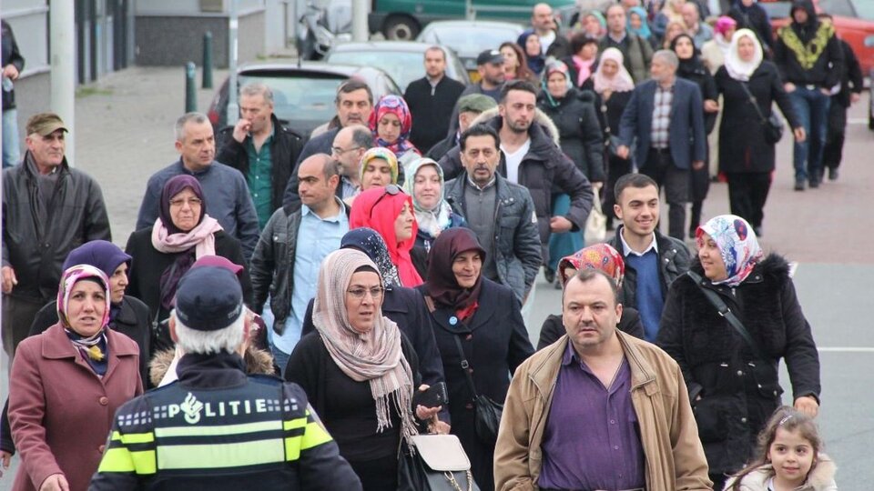 Hollanda'daki Türkler giderek daha fazla dindarlaşıyor
