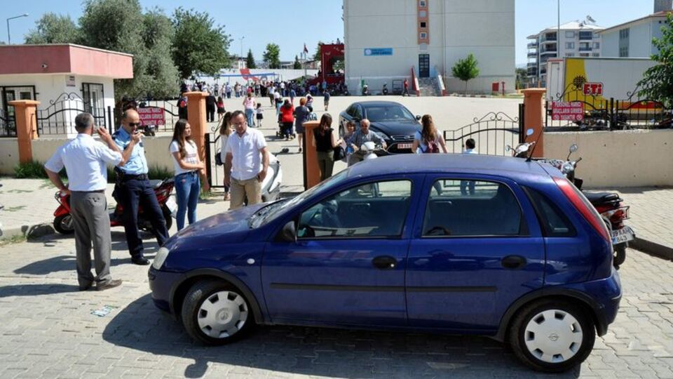 Öğretmenin rahatlığı çileden çıkardı!