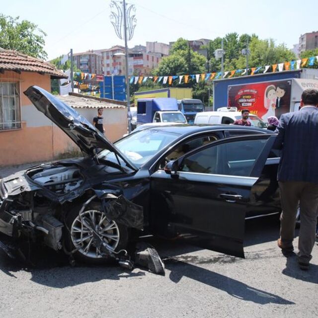Belediye başkanının makam aracı kaza yaptı! 2 yaralı