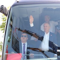 "Erdoğan çok istiyorsa ona kıraathane açarım, kekler de benden"