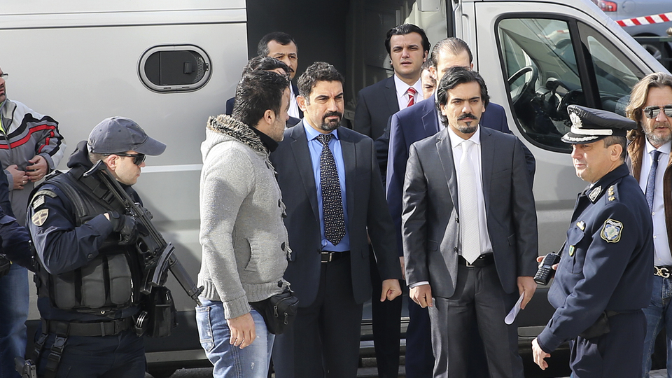 Yunan gazetesi 8 darbeci FETÖ'nün nerede tutulduklarını açıkladı