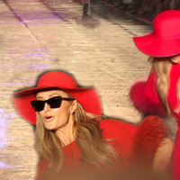 Paris Hilton Antalya’daki defilede düşme tehlikesi geçirdi