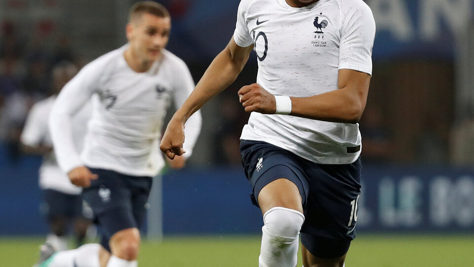 10.4 milyar Euro'luk futbol resitali baslıyor