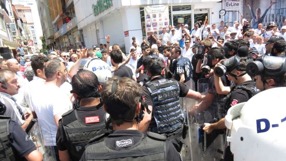 Servisçilerin eylemine biber gazlı müdahale