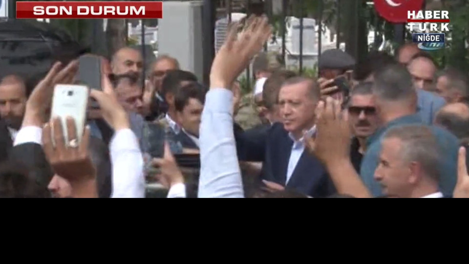 Erdoğan'dan Halisdemir'in kabrine ziyaret