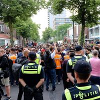 Cami önünde domuz çevirmeye izin veren başkan, ırkçılığa 'zenginlik' dedi!