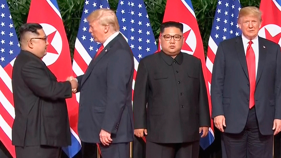 Singapur'da tarihi zirve! Trump ve Kim bir araya geldi!