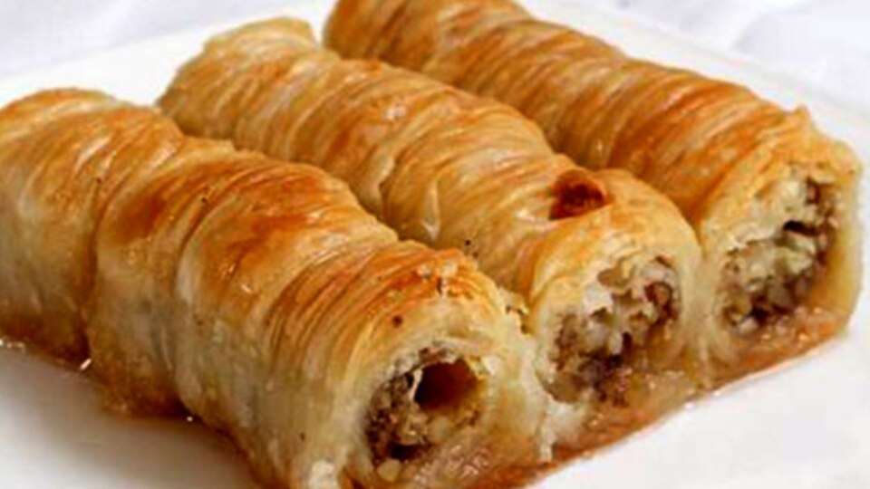 Baklavalık hazır yufka ile baklava yapımı