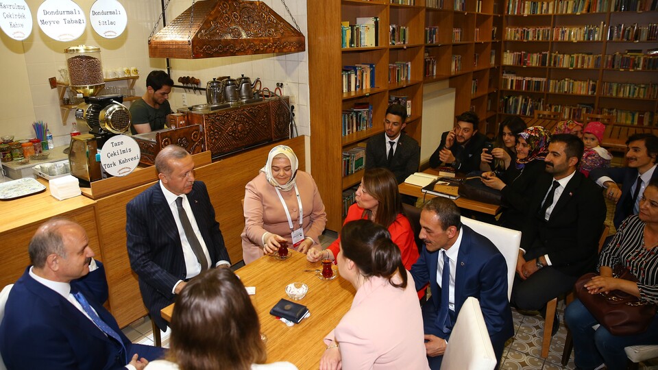 Erdoğan'dan kıraathane ziyareti