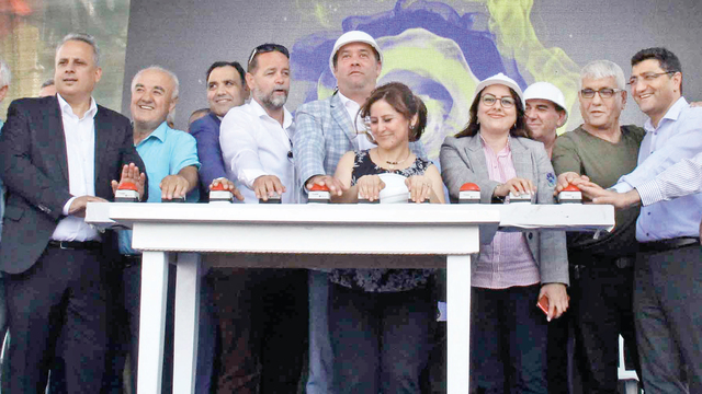 Buca'ya çok amaçlı kapalı pazar temeli