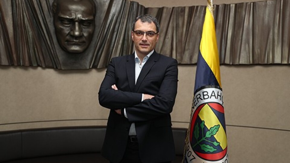 Damien Comolli kimdir?