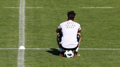 Mesut ilk maçı kaçırıyor!