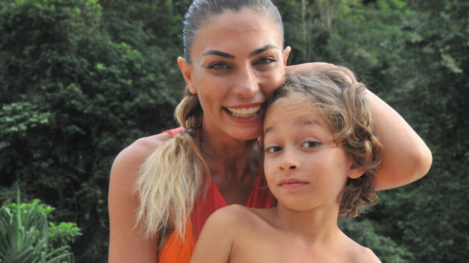 Ünlü oyuncunun hayatını karartan Dang humması nedir?