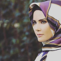 Ece Erken'den eşarplı paylaşım