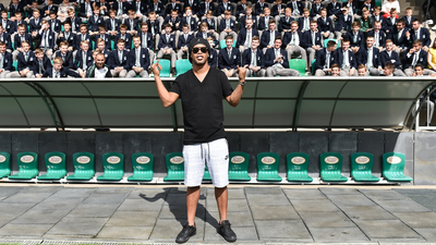 Ronaldinho'dan Türk stadına ziyaret