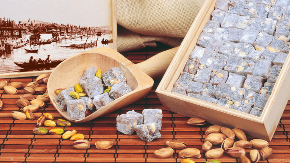 Hande Şahin Celalyan: Lokum yiyip kucaklaşalım