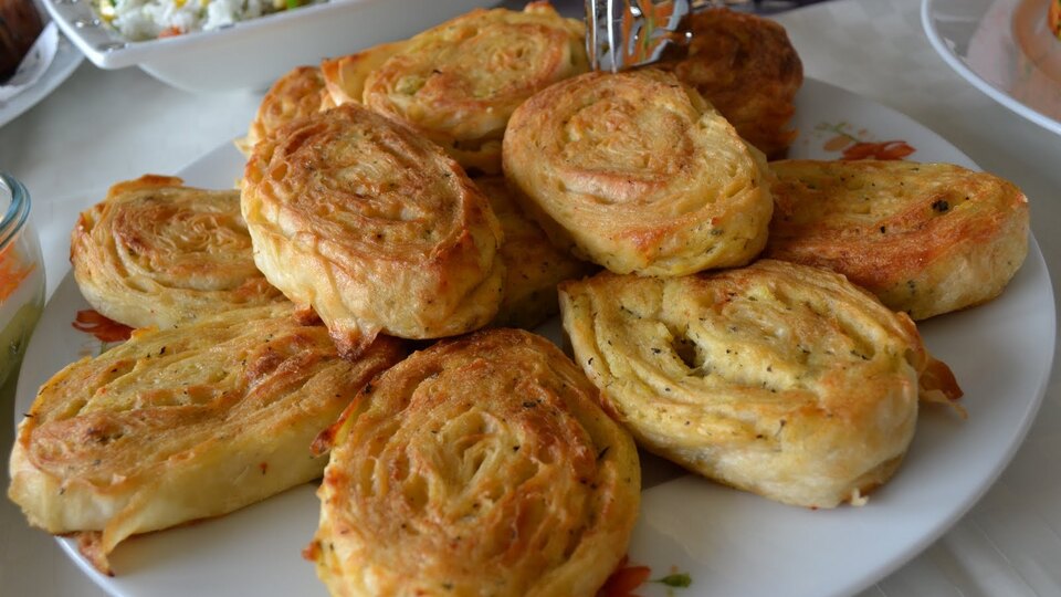 Kolay rulo börek nasıl yapılır?