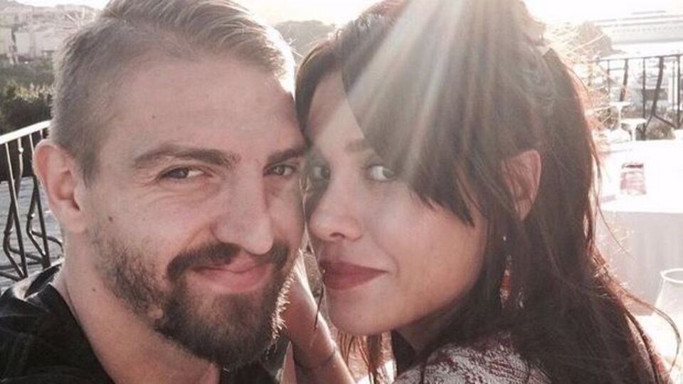 "Utanmasını unutan onca insana inat!"