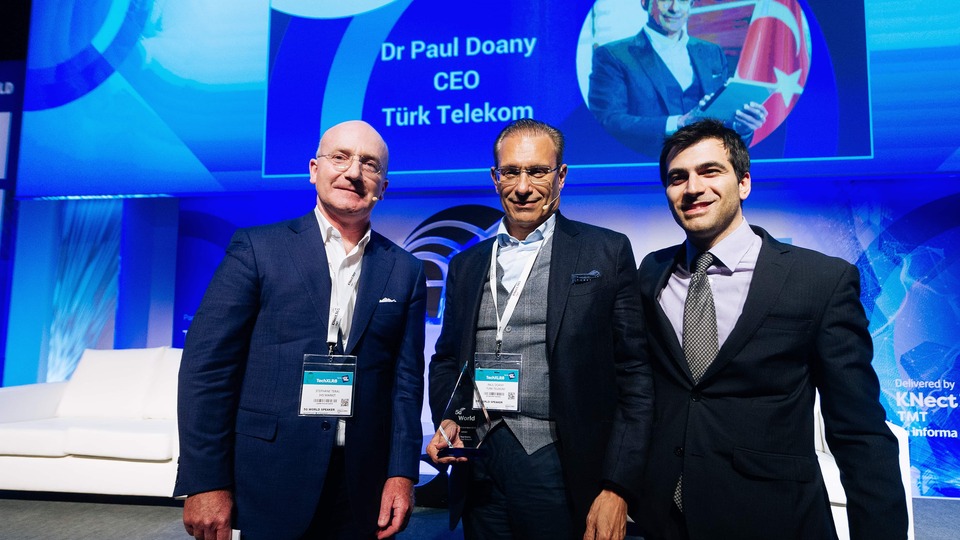 Yılın Telekom Operatörü Yönetici ödülü Paul Doany'e