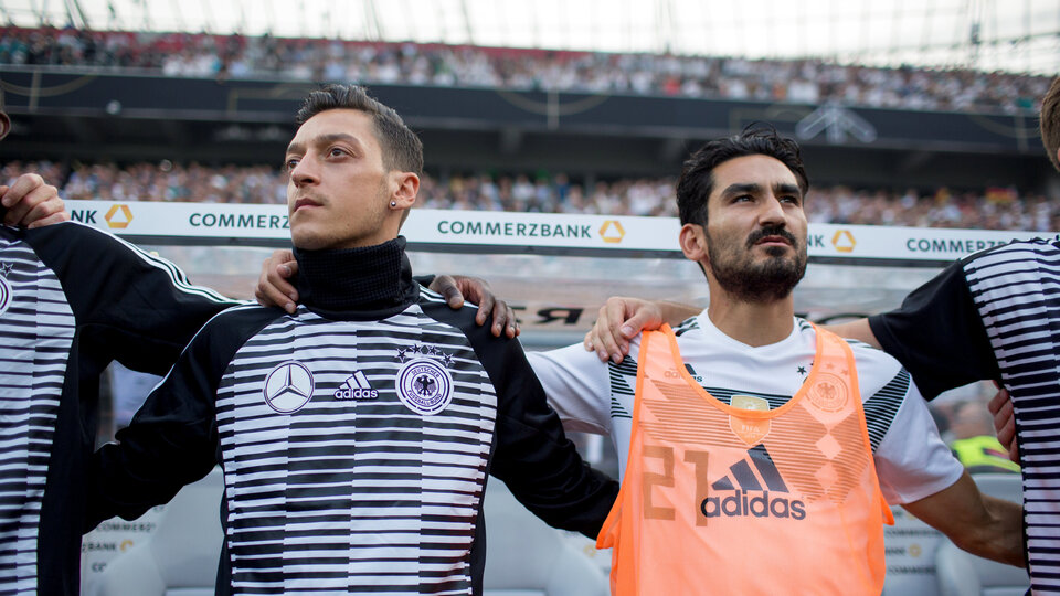 Bakan Bak'tan Mesut ve İlkay'a destek