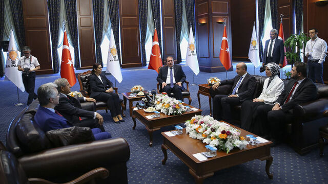 Partiler de bayramlaştı