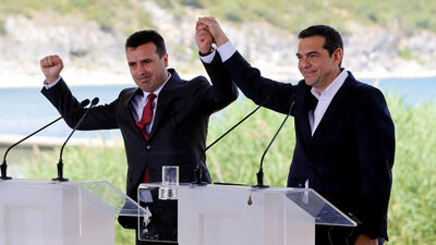 Yunanistan ve Makedonya arasında tarihi imzalar atıldı!